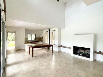 CASA 4 AMBIENTES EN VENTA, BARRIO SANTA BRIGIDA, LOS CARDALES