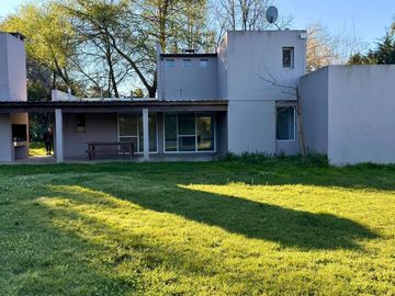 CASA 4 AMBIENTES EN VENTA, BARRIO SANTA BRIGIDA, LOS CARDALES