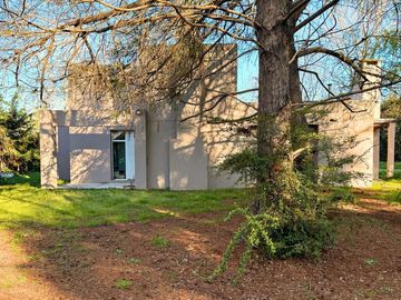 CASA 4 AMBIENTES EN VENTA, BARRIO SANTA BRIGIDA, LOS CARDALES