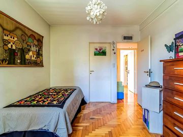 Departamento a la venta de 7 ambientes en Flores Piso entero