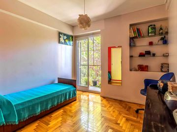 Departamento a la venta de 7 ambientes en Flores Piso entero