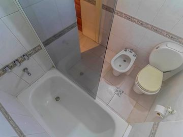 Departamento a la venta de 7 ambientes en Flores Piso entero