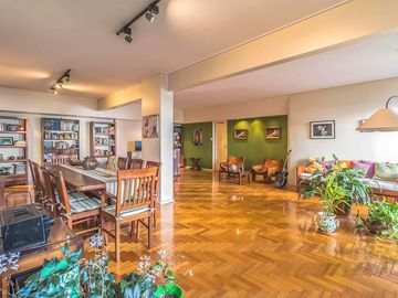 Departamento a la venta de 7 ambientes en Flores Piso entero