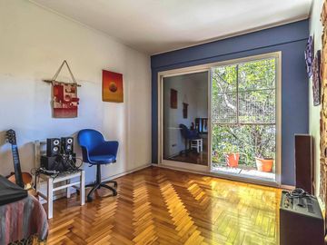 Departamento a la venta de 7 ambientes en Flores Piso entero