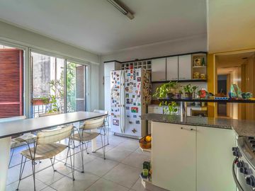 Departamento a la venta de 7 ambientes en Flores Piso entero