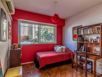 Departamento a la venta de 7 ambientes en Flores Piso entero