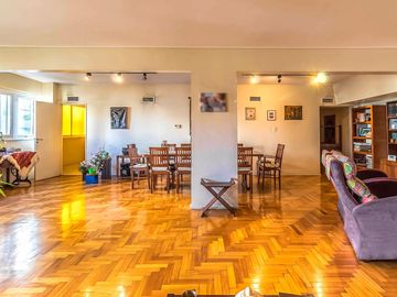Departamento a la venta de 7 ambientes en Flores Piso entero