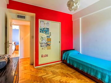 Departamento a la venta de 7 ambientes en Flores Piso entero