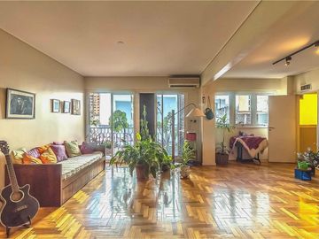 Departamento a la venta de 7 ambientes en Flores Piso entero
