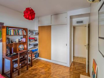 Departamento a la venta de 7 ambientes en Flores Piso entero