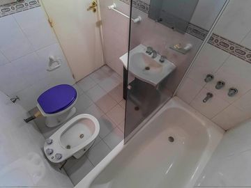 Departamento a la venta de 7 ambientes en Flores Piso entero