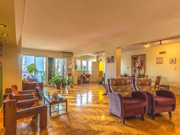 Departamento a la venta de 7 ambientes en Flores Piso entero