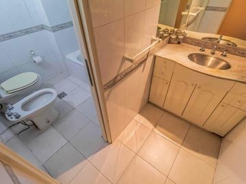 Departamento a la venta de 7 ambientes en Flores Piso entero