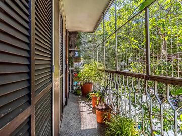 Departamento a la venta de 7 ambientes en Flores Piso entero