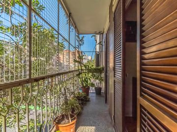 Departamento a la venta de 7 ambientes en Flores Piso entero