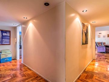 Departamento a la venta de 7 ambientes en Flores Piso entero