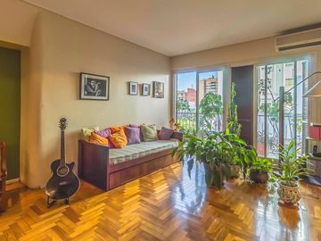 Departamento a la venta de 7 ambientes en Flores Piso entero