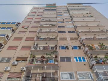 Departamento a la venta de 7 ambientes en Flores Piso entero