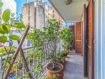 Departamento a la venta de 7 ambientes en Flores Piso entero