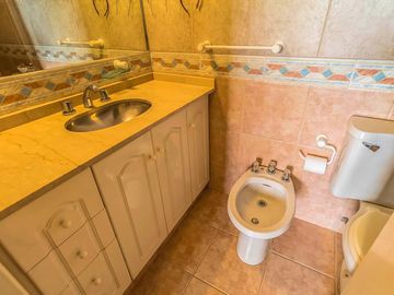 Departamento a la venta de 7 ambientes en Flores Piso entero