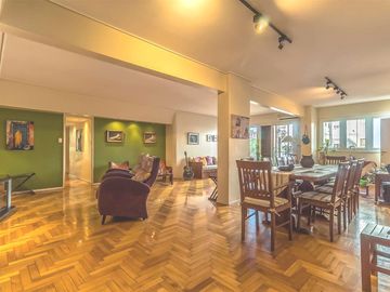 Departamento a la venta de 7 ambientes en Flores Piso entero