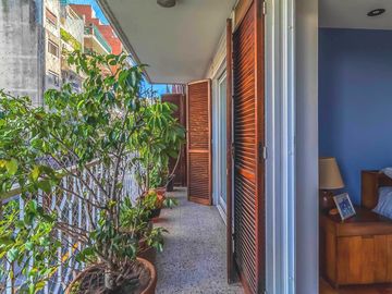 Departamento a la venta de 7 ambientes en Flores Piso entero