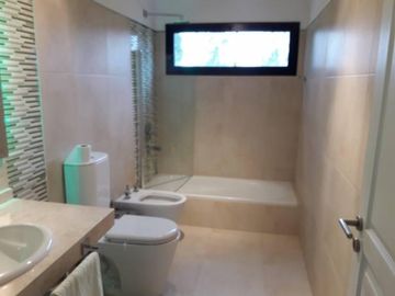 AREA 60-LA VICTORIA POLO COUNTRY CLUB-EXCELENTE CASA ESTRENAR