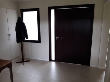 AREA 60-LA VICTORIA POLO COUNTRY CLUB-EXCELENTE CASA ESTRENAR