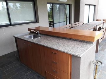 AREA 60-LA VICTORIA POLO COUNTRY CLUB-EXCELENTE CASA ESTRENAR