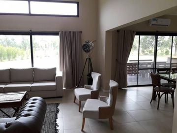 AREA 60-LA VICTORIA POLO COUNTRY CLUB-EXCELENTE CASA ESTRENAR