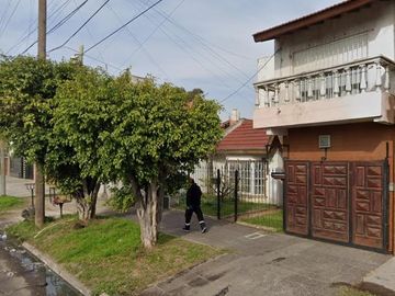 Casa en venta - 4 Dormitorios 4 Baños - Cochera - 320Mts2 - Lomas de Zamora