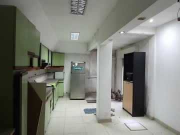 Casa en venta - 4 Dormitorios 4 Baños - Cochera - 320Mts2 - Lomas de Zamora