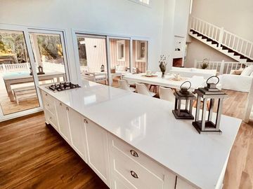 Casa en venta  y Alquiler Temporada  Enero/ Febrero 2026  4 dormitorios Pileta  Costa Esmeralda Senderos 3 con pileta