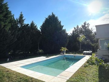 CASA 5 AMBIENTES EN VENTA, BARRIO EL CARDAL I, LOS CARDALES