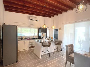 CASA 5 AMBIENTES EN VENTA, BARRIO EL CARDAL I, LOS CARDALES