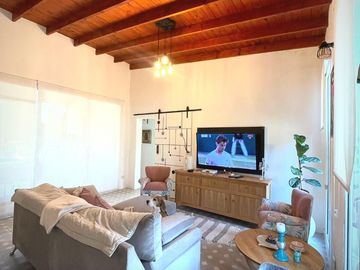 CASA 5 AMBIENTES EN VENTA, BARRIO EL CARDAL I, LOS CARDALES