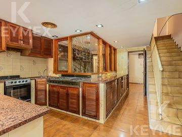 Venta Casa 5 dormitorios en suite en 5 57 y 58 La Plata