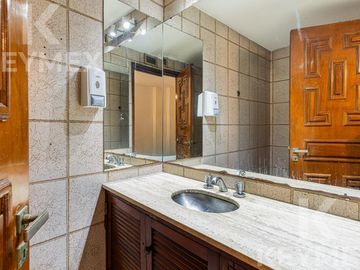 Venta Casa 5 dormitorios en suite en 5 57 y 58 La Plata