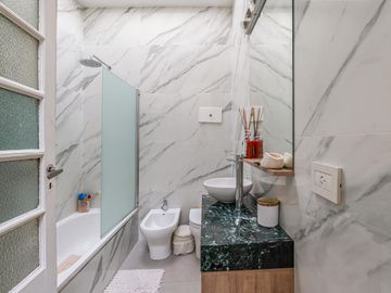 EXCELENTE CASA DE ESTILO - VENTA - 6 AMB - SUITE - PATIO - PARRILLA - BELGRANO R