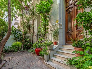 EXCELENTE CASA DE ESTILO - VENTA - 6 AMB - SUITE - PATIO - PARRILLA - BELGRANO R