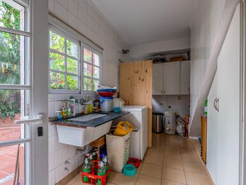 EXCELENTE CASA DE ESTILO - VENTA - 6 AMB - SUITE - PATIO - PARRILLA - BELGRANO R