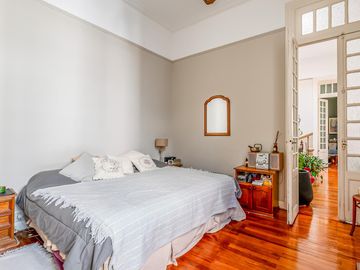 EXCELENTE CASA DE ESTILO - VENTA - 6 AMB - SUITE - PATIO - PARRILLA - BELGRANO R