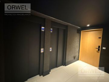 Excelente Departamento en piso alto con balcón y luz natural a la venta