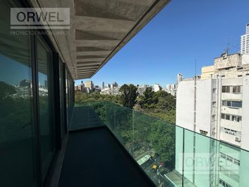 Excelente Departamento en piso alto con balcón y luz natural a la venta