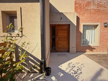 CASA 5 AMBIENTES EN VENTA, BARRIO PARQUE NATURA, LOS CARDALES