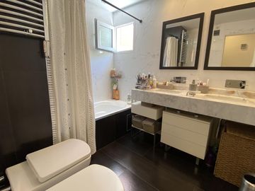 Venta Departamento de 4 Ambientes con dependencia y dos cocheras en Palermo, Las Cañitas