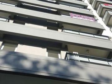 DEPTO DOS AMBIENTES CON COCHERA - FRENTE A LA ESTACION DE BANFIELD