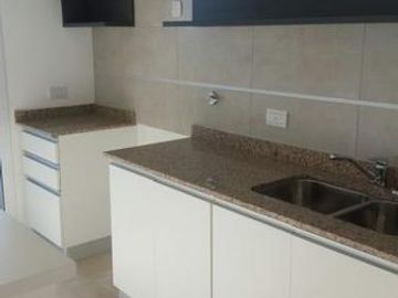 DEPTO DOS AMBIENTES CON COCHERA - FRENTE A LA ESTACION DE BANFIELD