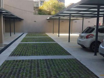 DEPTO DOS AMBIENTES CON COCHERA - FRENTE A LA ESTACION DE BANFIELD