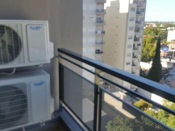 DEPTO DOS AMBIENTES CON COCHERA - FRENTE A LA ESTACION DE BANFIELD